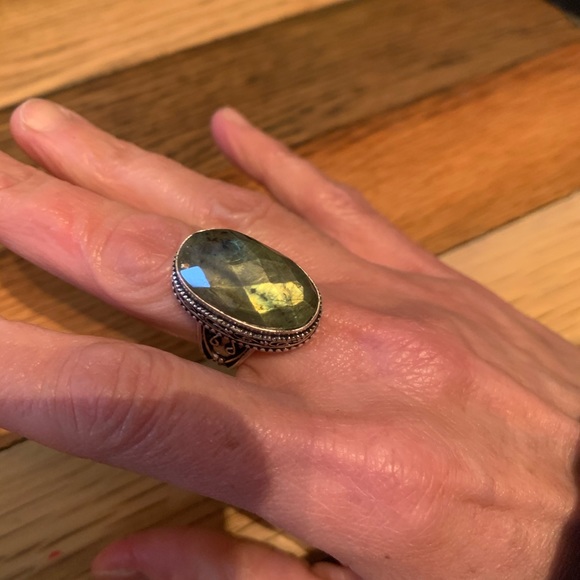 Jewelry - Gorgeous labradorite ring